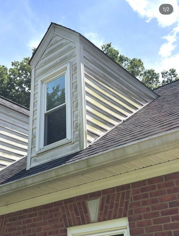 Mildew-stained siding before Top Tier Exteriors